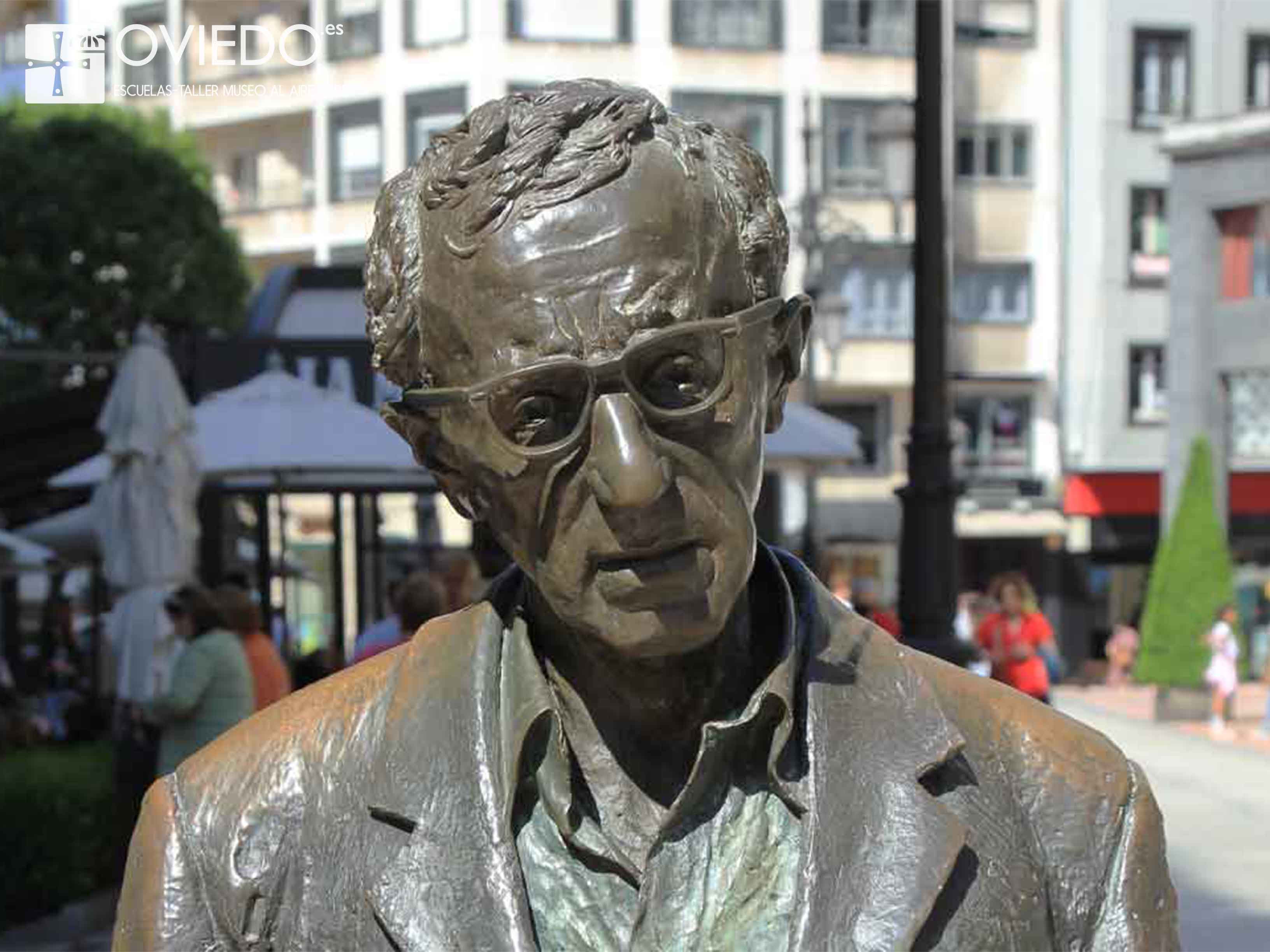 estatua woody allen